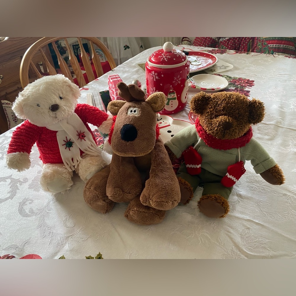 Hallmark Holiday PlushiesMINT